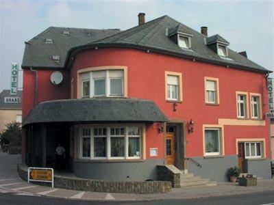 Hotel Restaurant Braas Esch-sur-Sûre Ανέσεις φωτογραφία